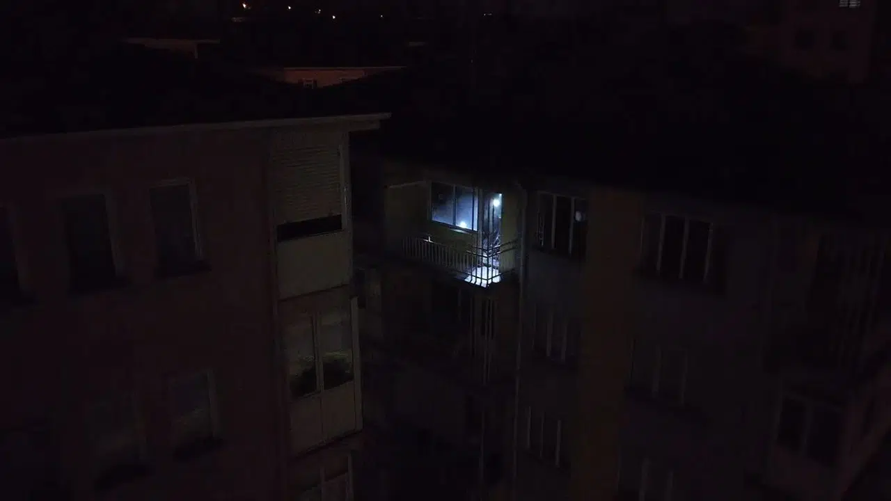 Evini yakmaya çalışan şüpheli tutuklandı: Apartman tahliye edildi