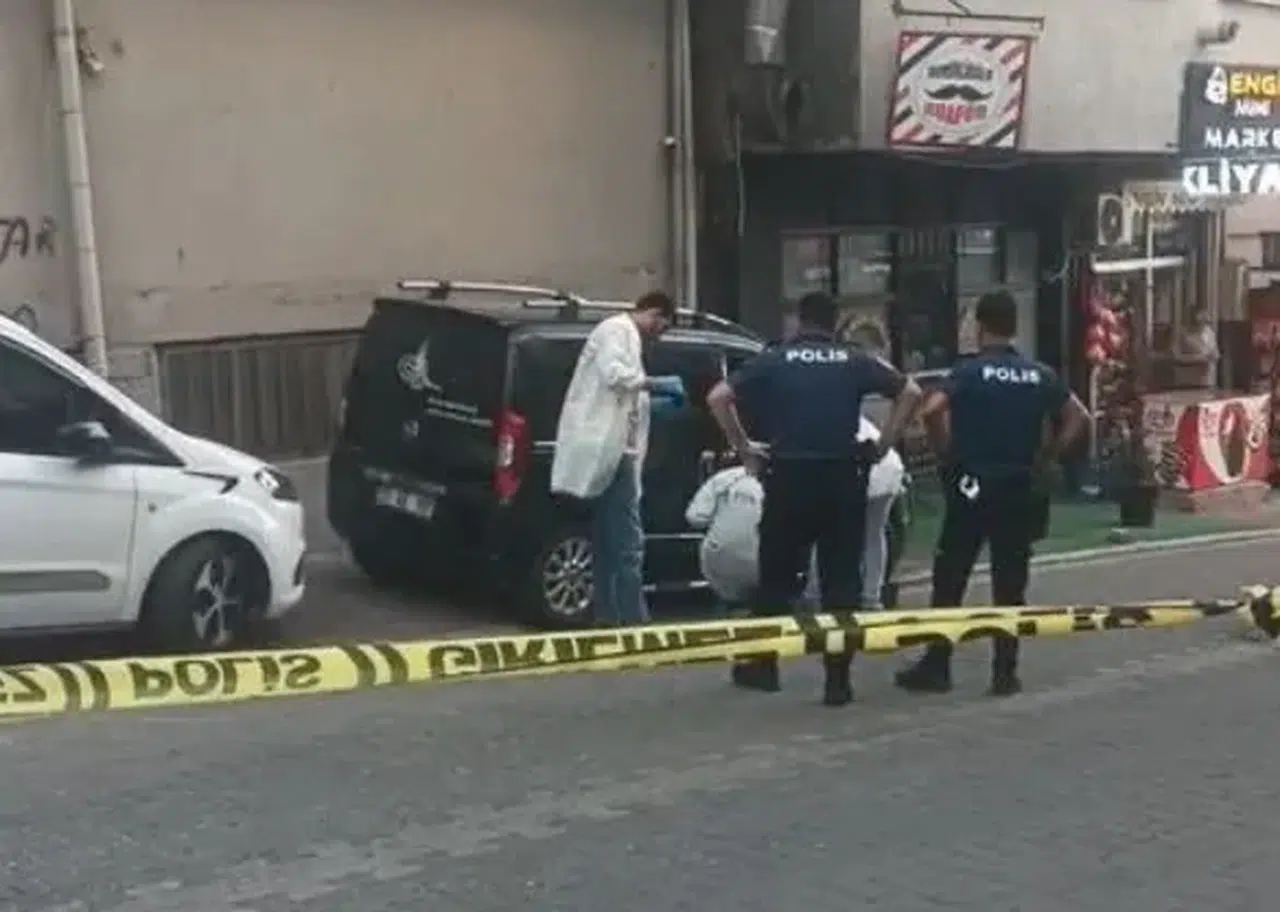 Esenyurt'ta iki grup arasında silahlı ve sopalı kavga çıktı: 2 kişi yaralı