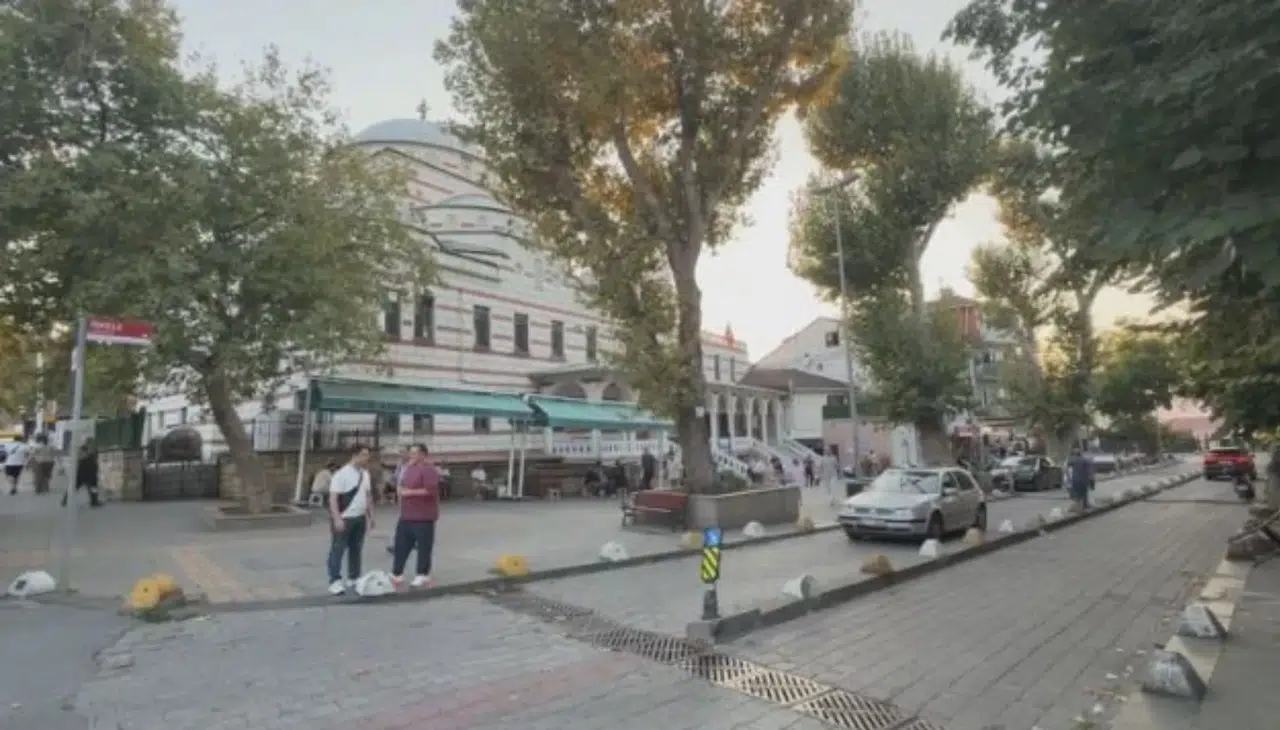 Beykoz'da korkunç cinayet! Parkta tartıştı, cami önünde öldürdü