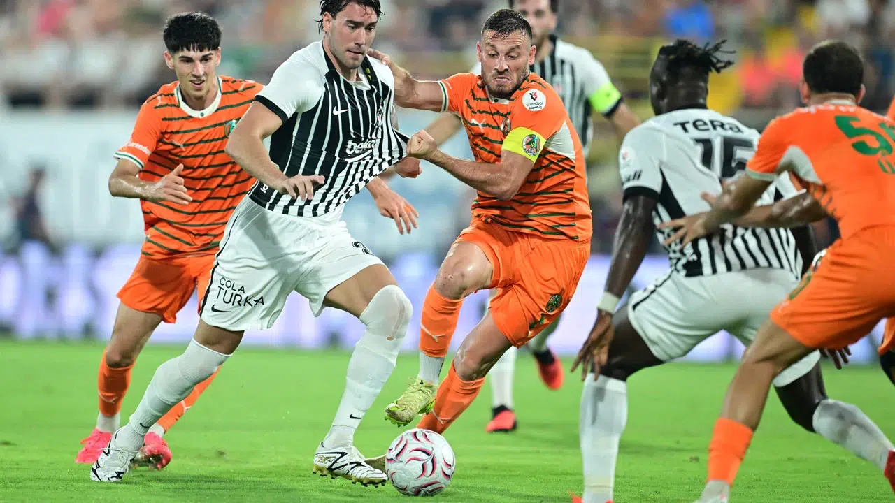 Beşiktaş Alanya’da takıldı: İlk yenilgi 1-0’lık skorla geldi