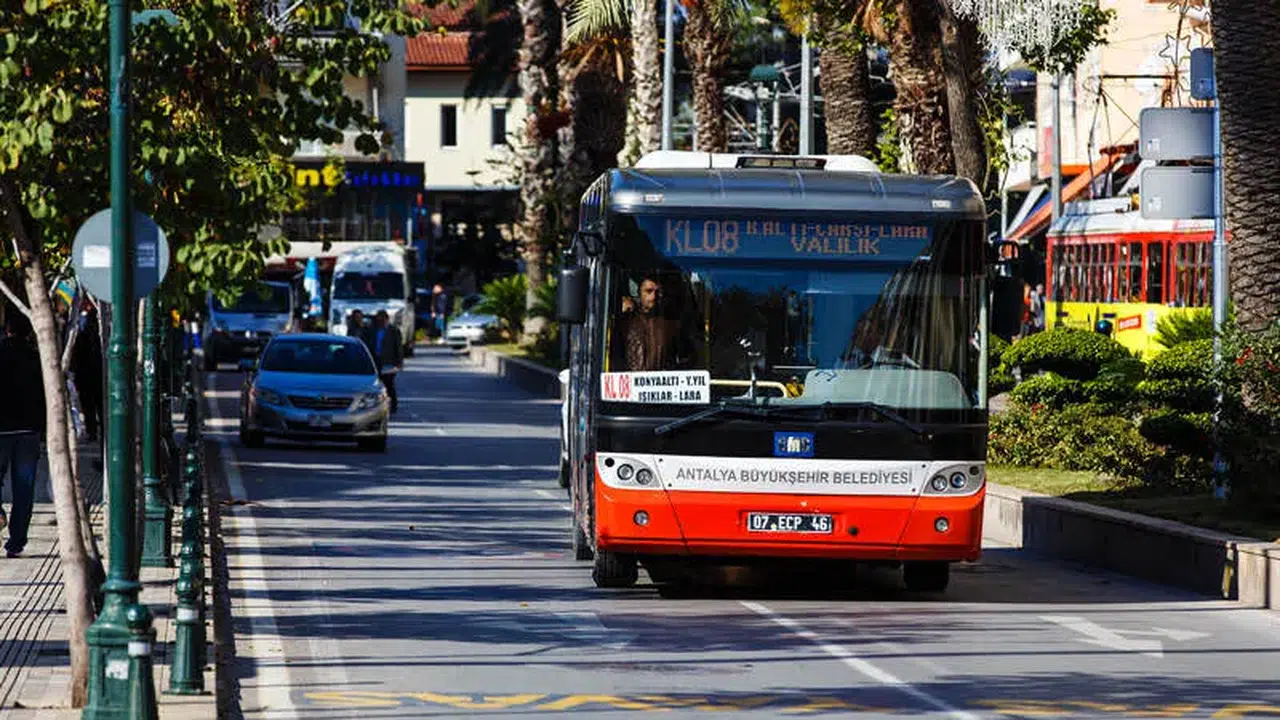 30 Ağustos Antalya'da otobüsler ücretsiz mi, Antray ve tramvay bedava mı?