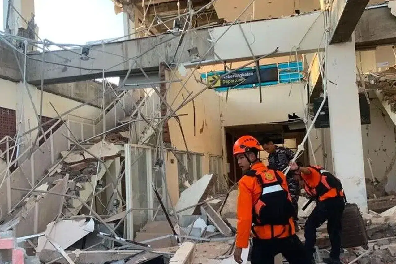 Endonezya’daki depremde can kaybı 100’e yükseldi, 180 bin kişi tahliye edildi