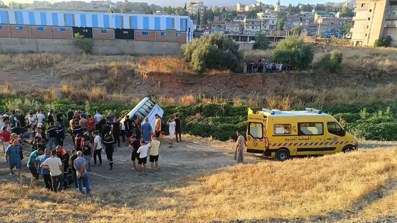 Cezayir'de yolcu otobüsü devrildi: 6 ölü, 22 yaralı