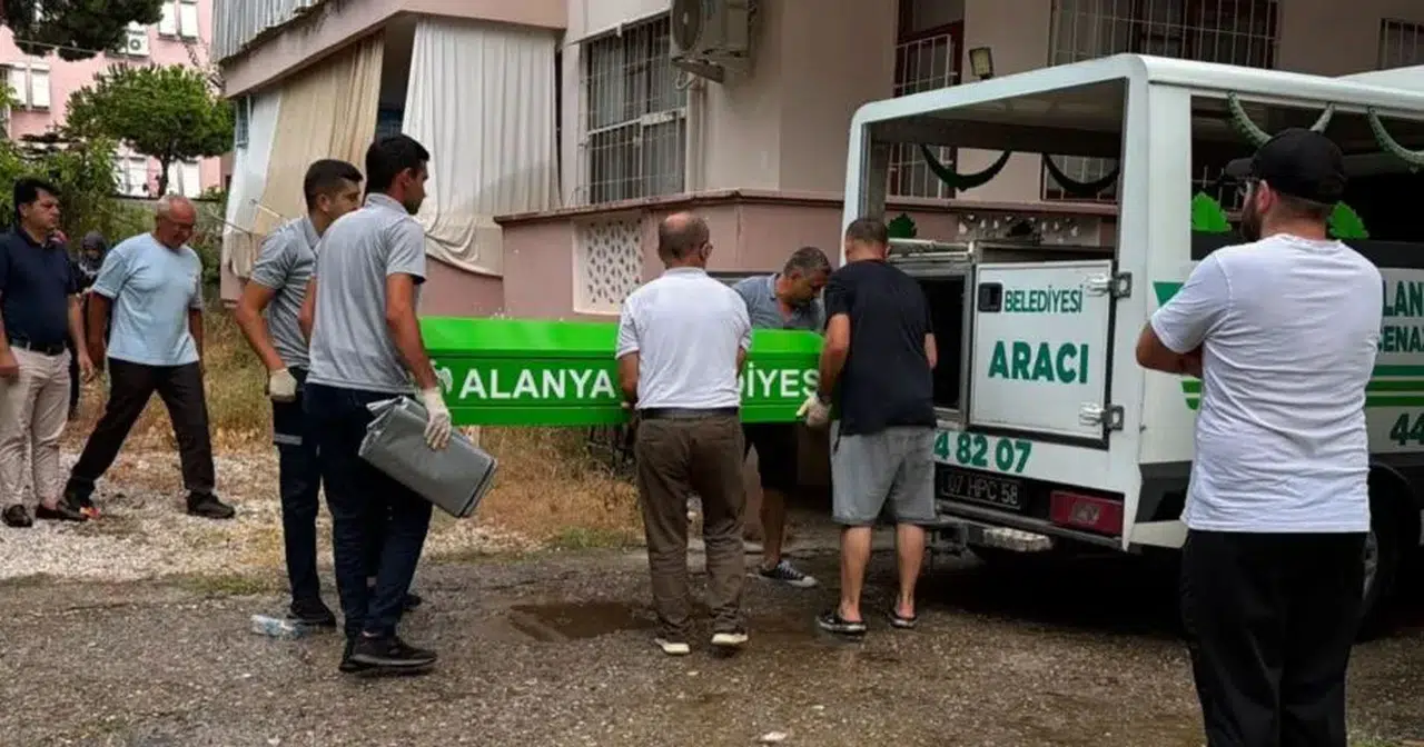 Balkondan metrelerce aşağı düştü! 82 yaşındaki kadından acı haber