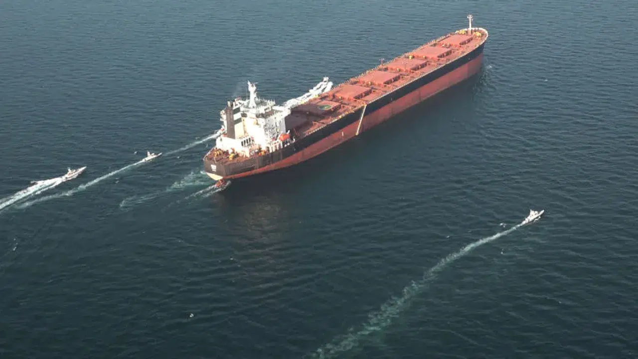 İran, BAE’ye ait petrol tankerini durdurdu