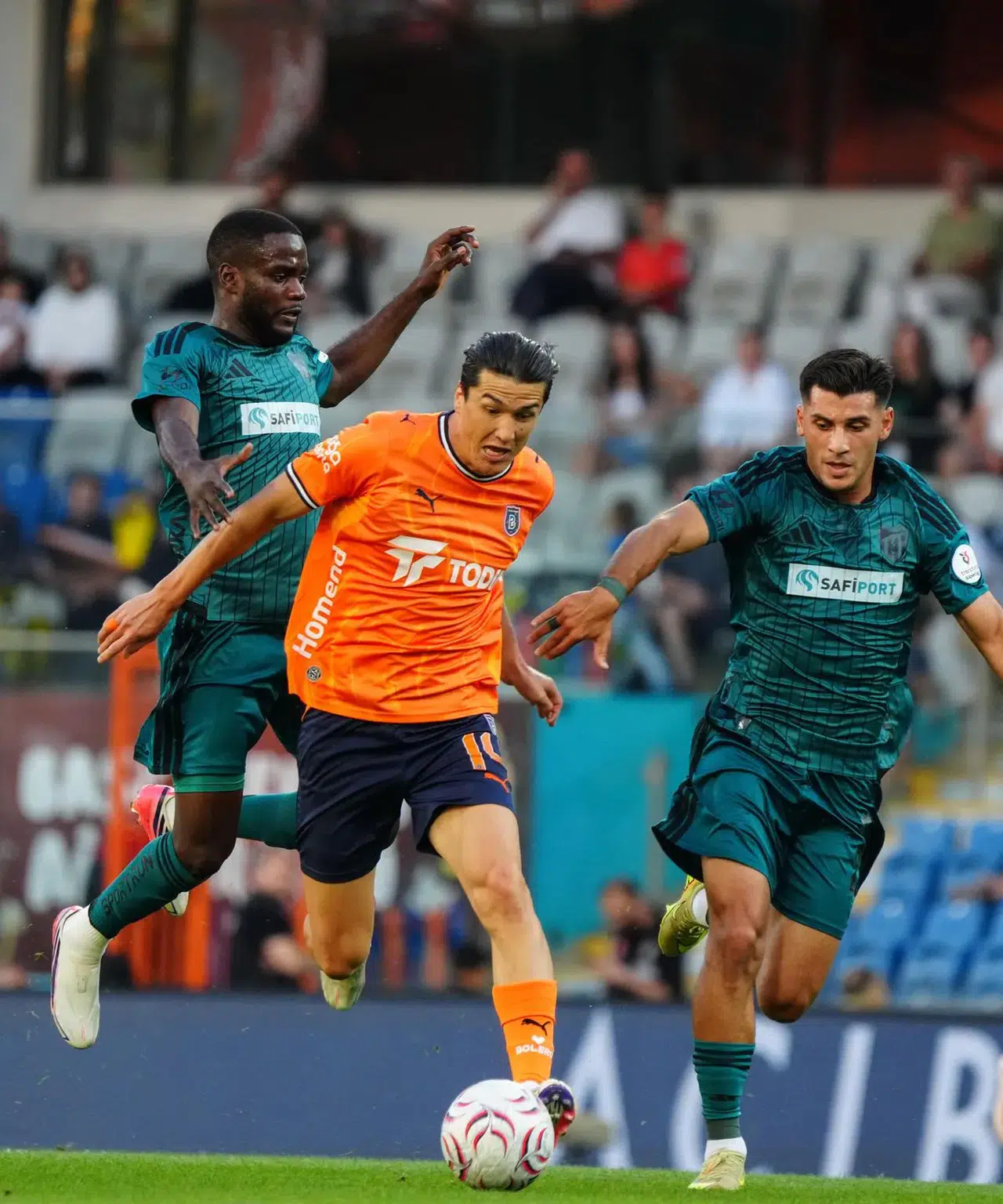 RAMS Başakşehir lige galibiyetle başladı: Kocaelispor karşısında rahat zafer