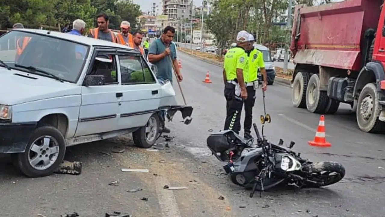 Mersin'de motosiklet bariyere çarptı: Sürücü hayatını kaybetti