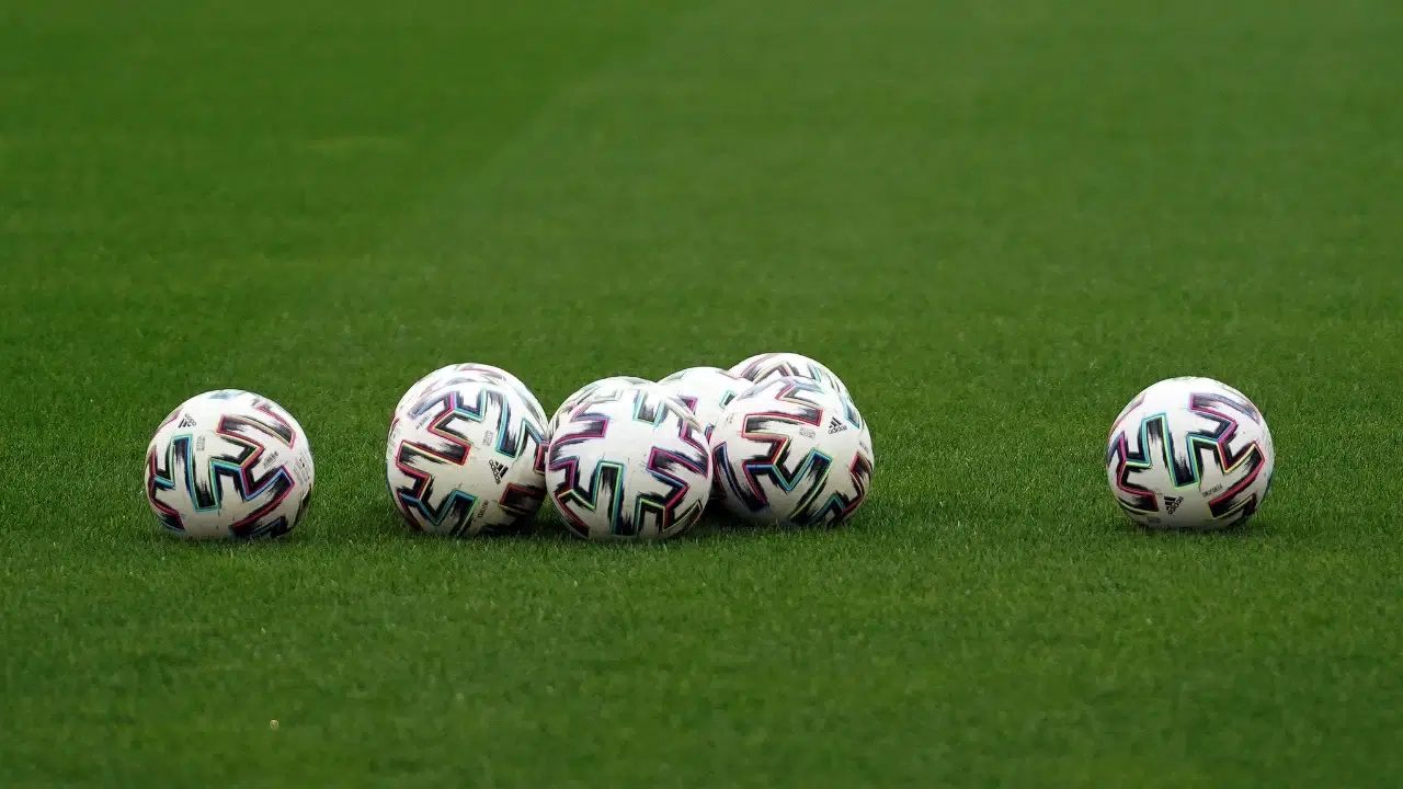 Arsenal sezona 3 gollü galibiyetle başladı