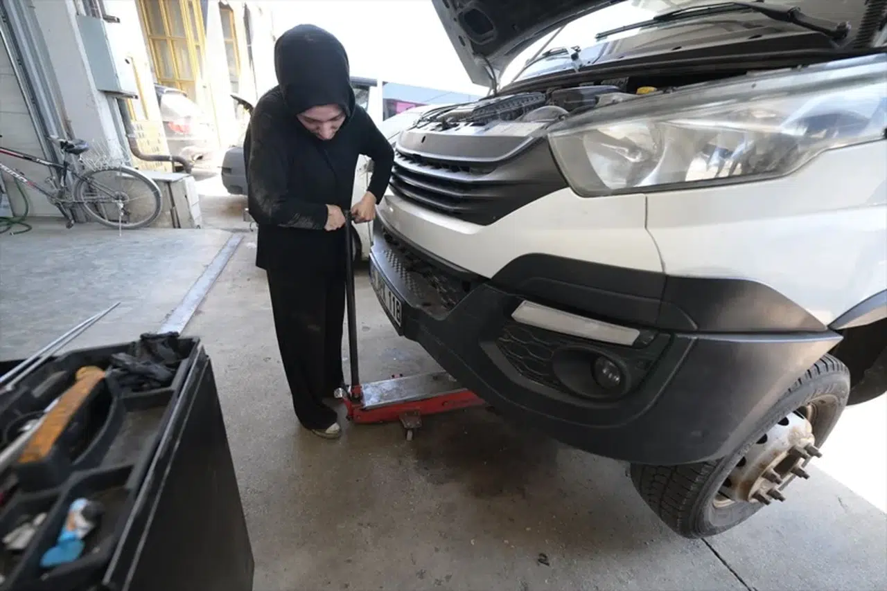 “Yapamazsın” Dediler, O Sanayide Çırak Oldu: Ceren Kızıltaş Hayalinin Peşinden Gidiyor