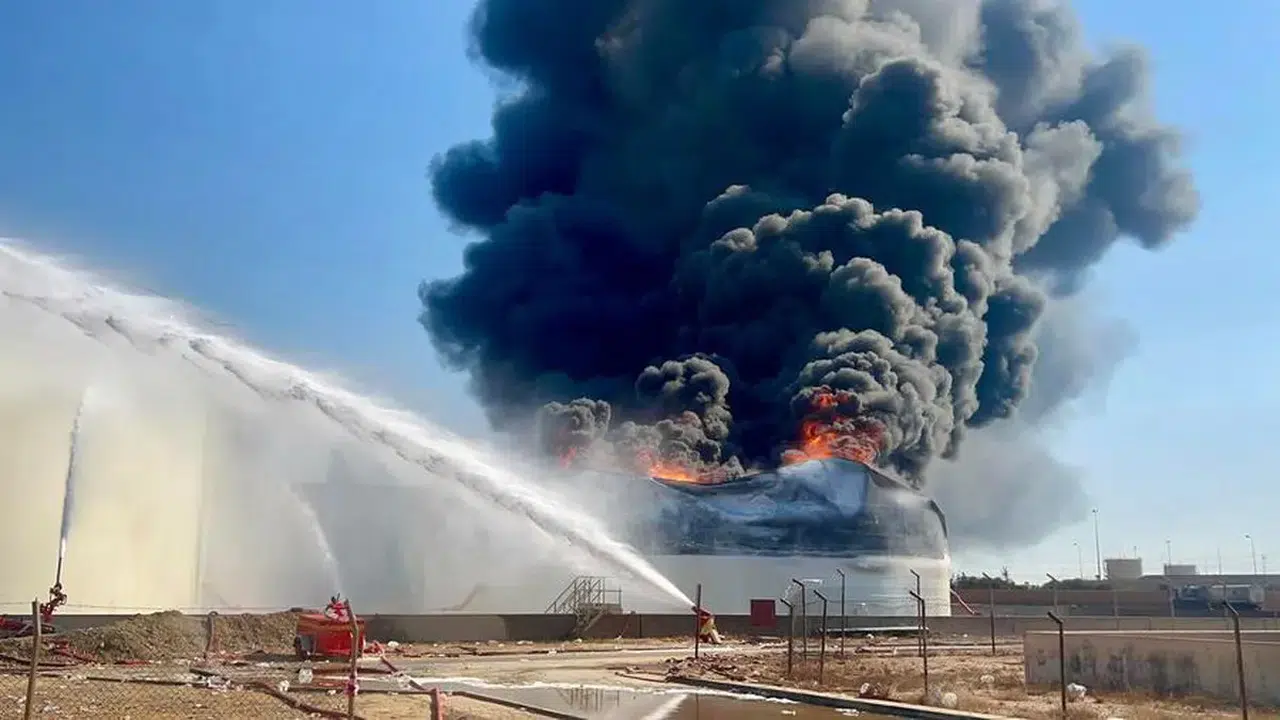 Libya’da Rafinerisi’nde yakıt tankı doğrudan hedef alındı
