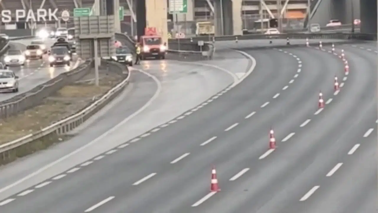 İstanbul'da bazı yollar trafiğe kapatıldı