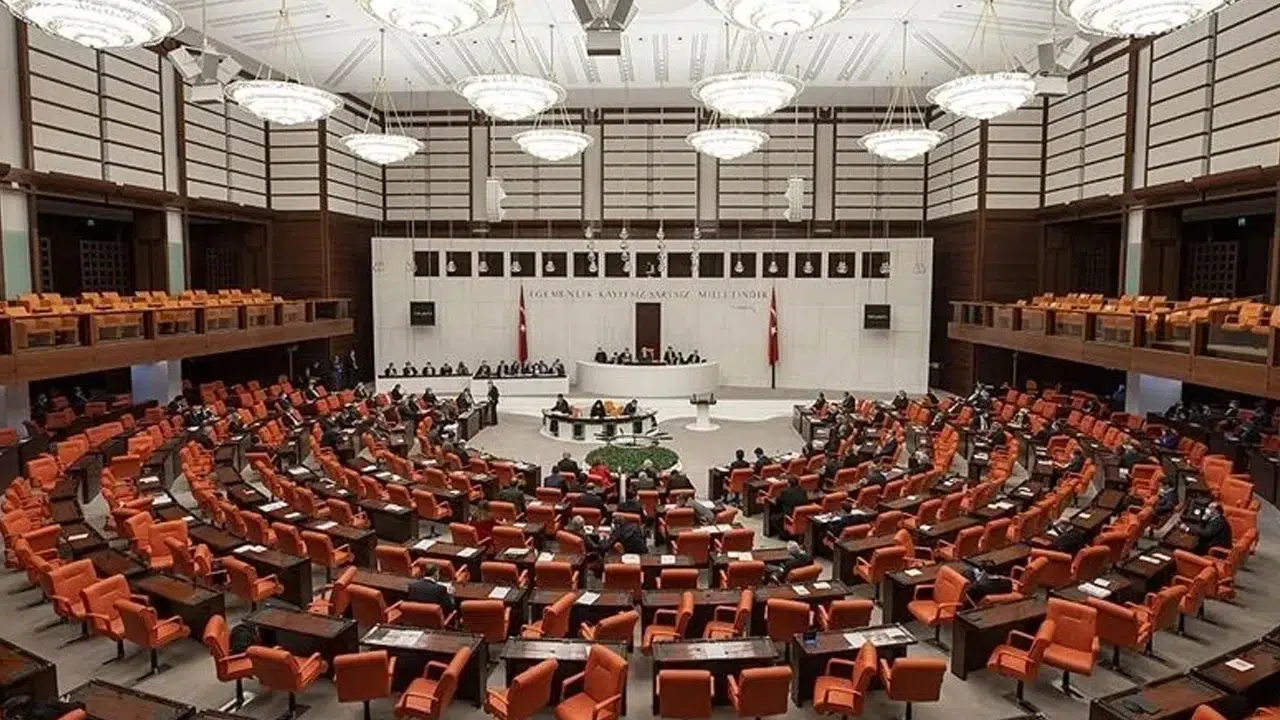 Ankara kulislerinde yeni transfer iddiası: İki vekilin adresi değişebilir
