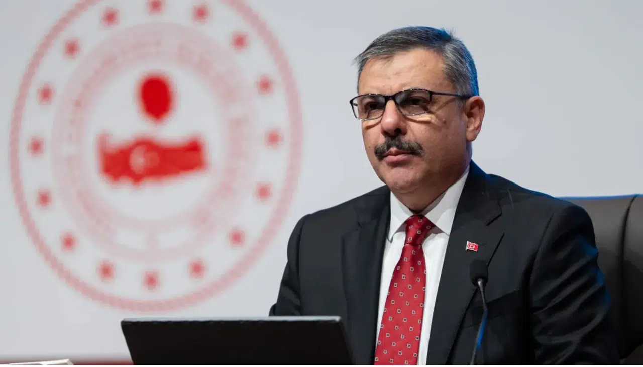 Bakan Çiftçi’den tribünlerde holiganizm mesajı: Asla geçit vermeyeceğiz