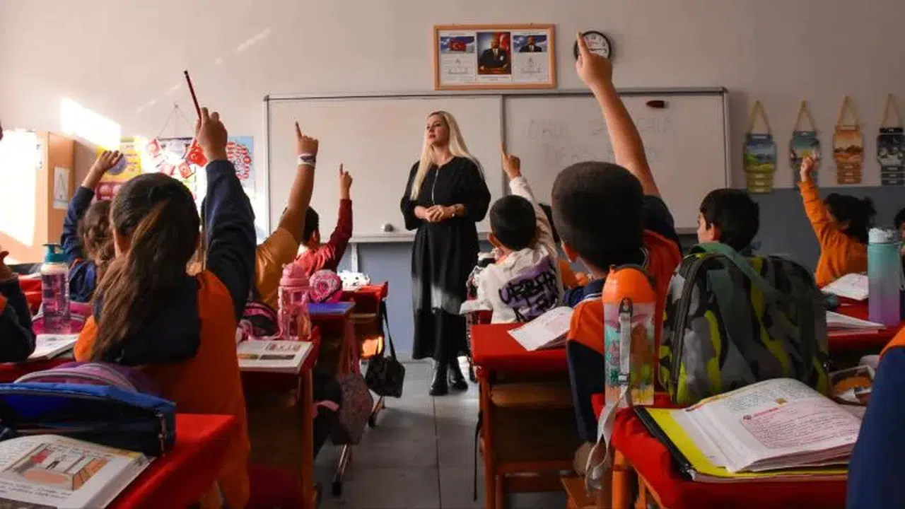 Kamuda çalışan ebeveynler 3 saat idari izinli sayılacak