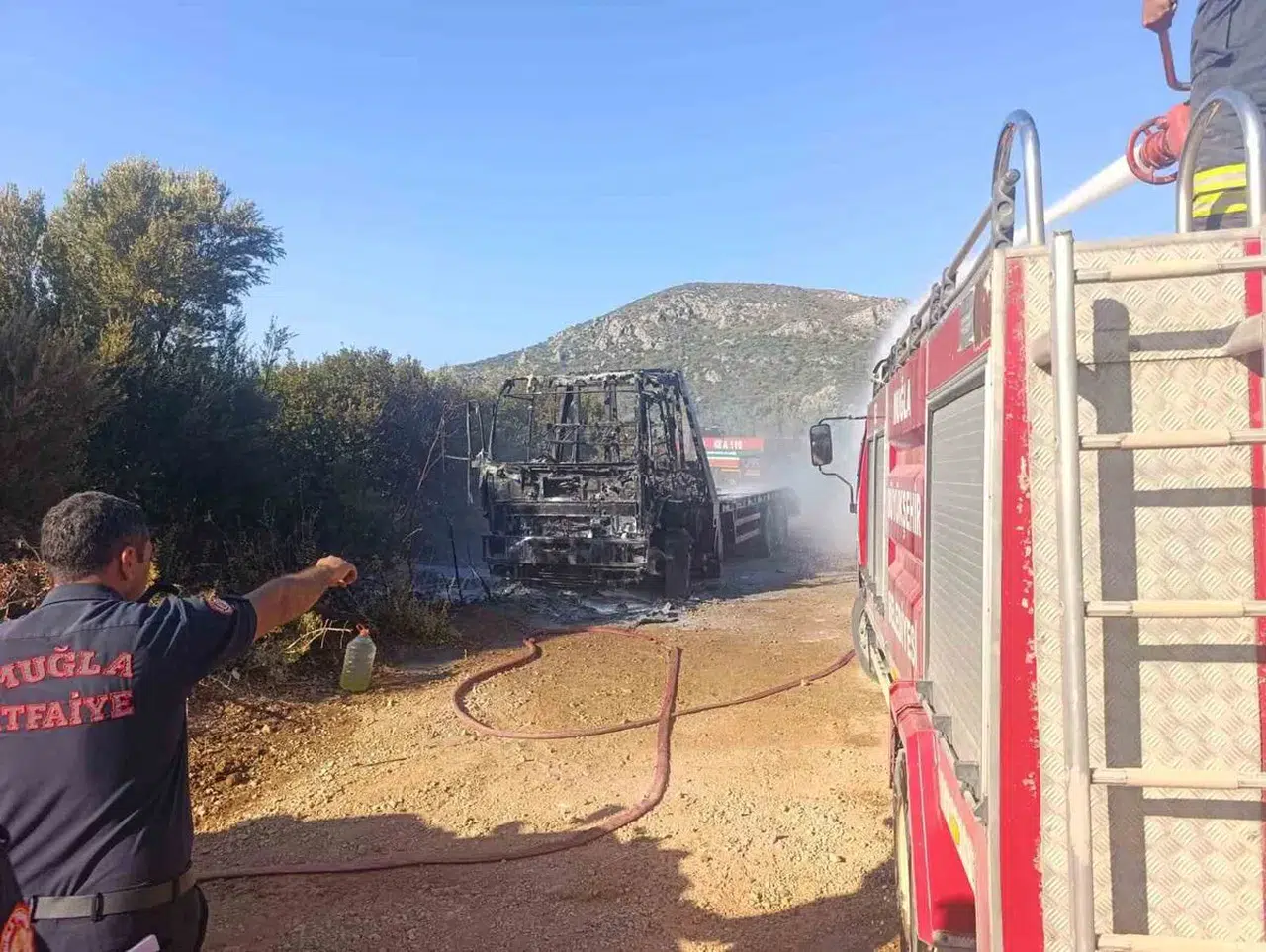 Datça’da kamyonet yandı: 2 şüpheli tutuklandı