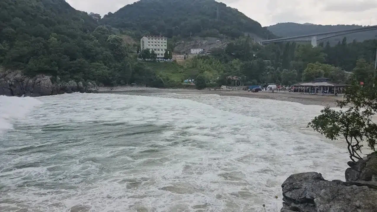 Zonguldak Valiliği açıkladı: Denize girişler yasaklandı