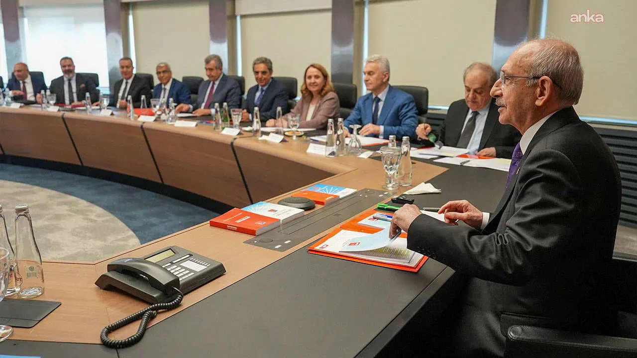 CHP MYK Kılıçdaroğlu Başkanlığı'nda toplandı: Gündemde yeni ihraçlar ve atamalar yer alıyor