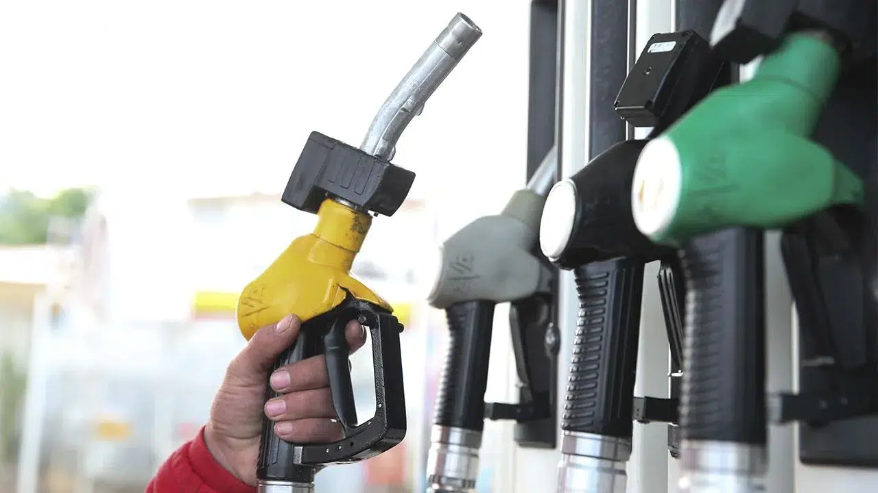 Motorine indirim ne zaman yansıyacak, pompada kaç lira ucuzlayacak? Yeni tabela gece yarısı değişiyor