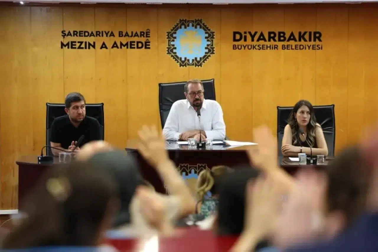 Evin Yelboğa kimdir, nereli? Diyarbakır Büyükşehir'de meclis koltuğunu devralan isim