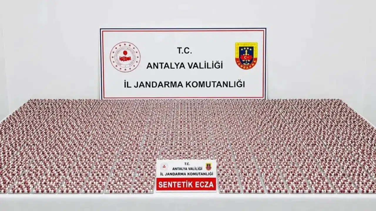 Antalya'da uyuşturucu operasyonu: 5 bin 865 hap ele geçirildi