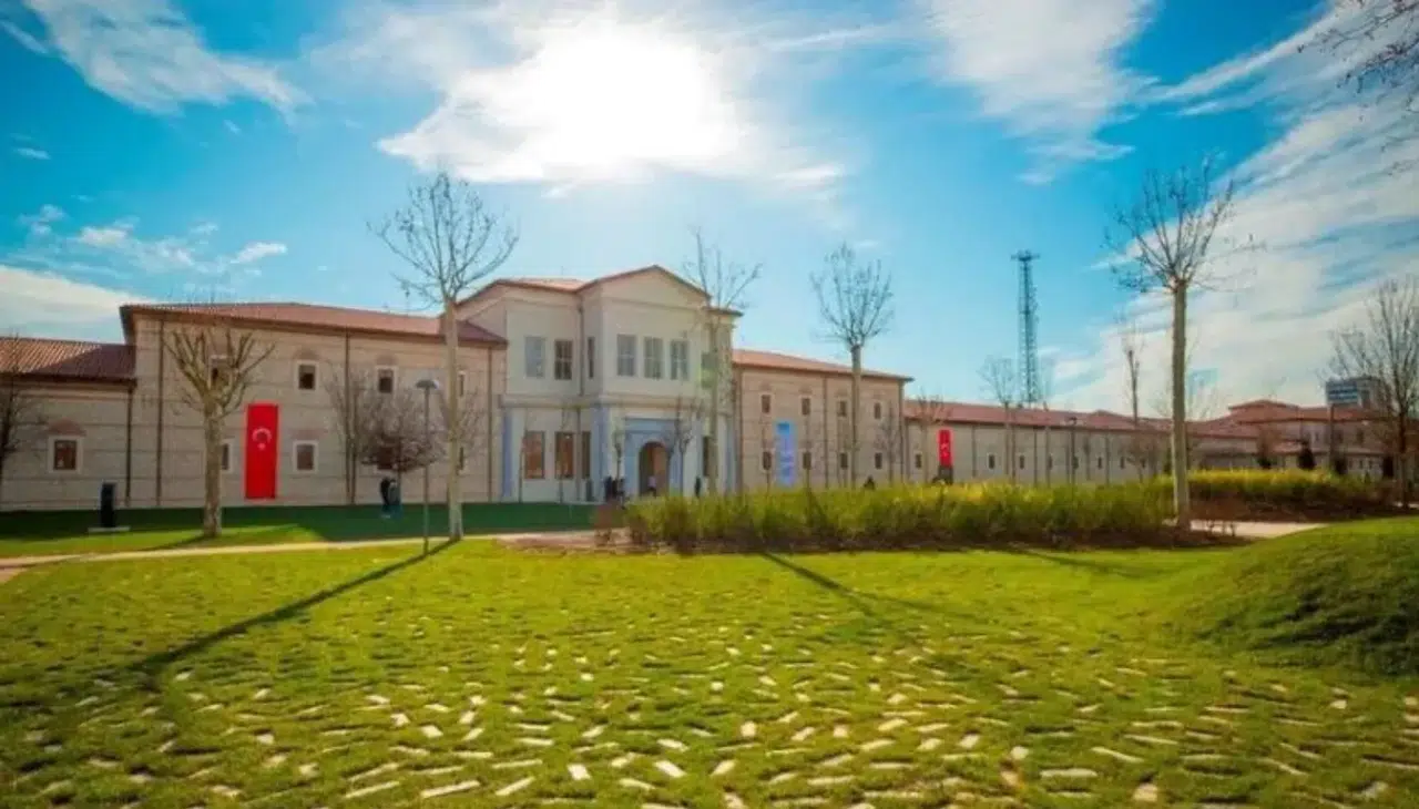 Tarihi kışladan dünya birincisi yeşil kütüphaneye: Rami’nin inanılmaz dönüşümü!