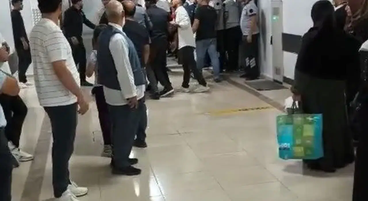 Diyarbakır'da havai fişek yüzüne isabet etti: Hastanede arbede çıktı