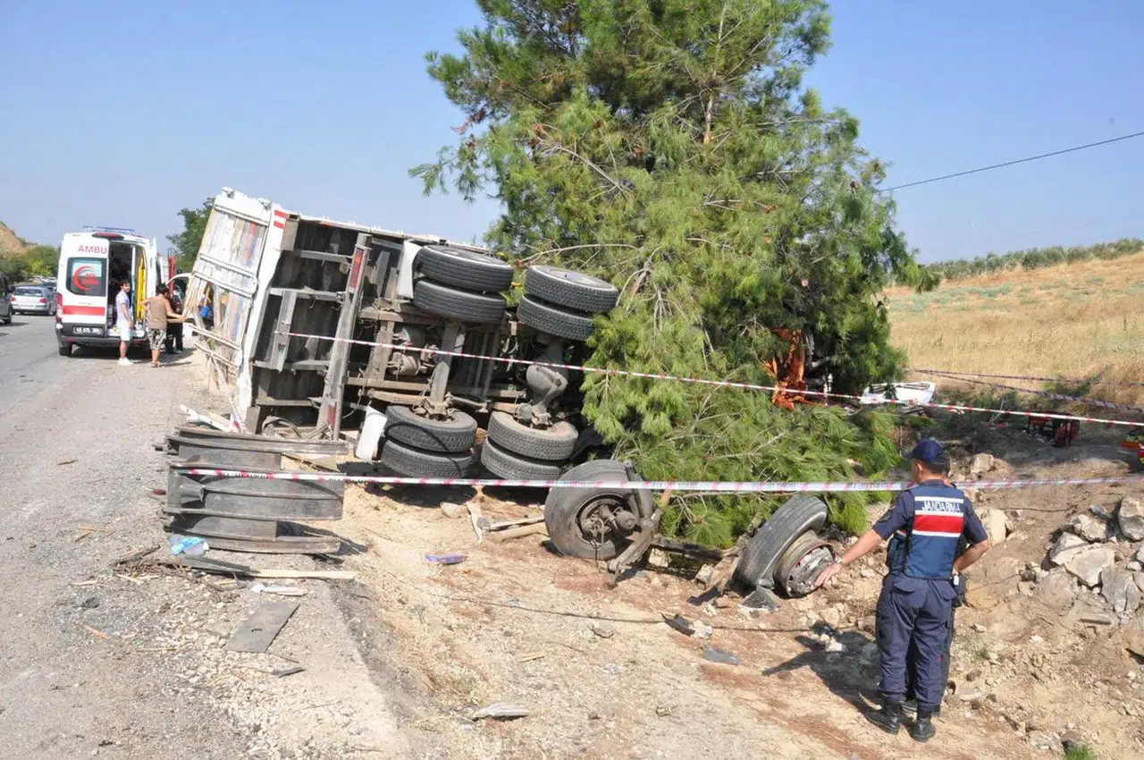 Manisa korkunç kaza: 1 kişi hayatını kaybetti