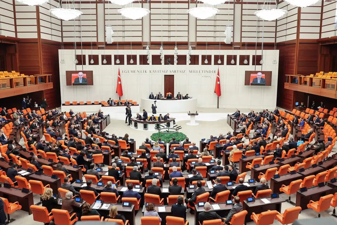 TBMM'de kanun teklifi görüşmelerinde Turhan Çömez hakkındaki soruşturma tartışıldı