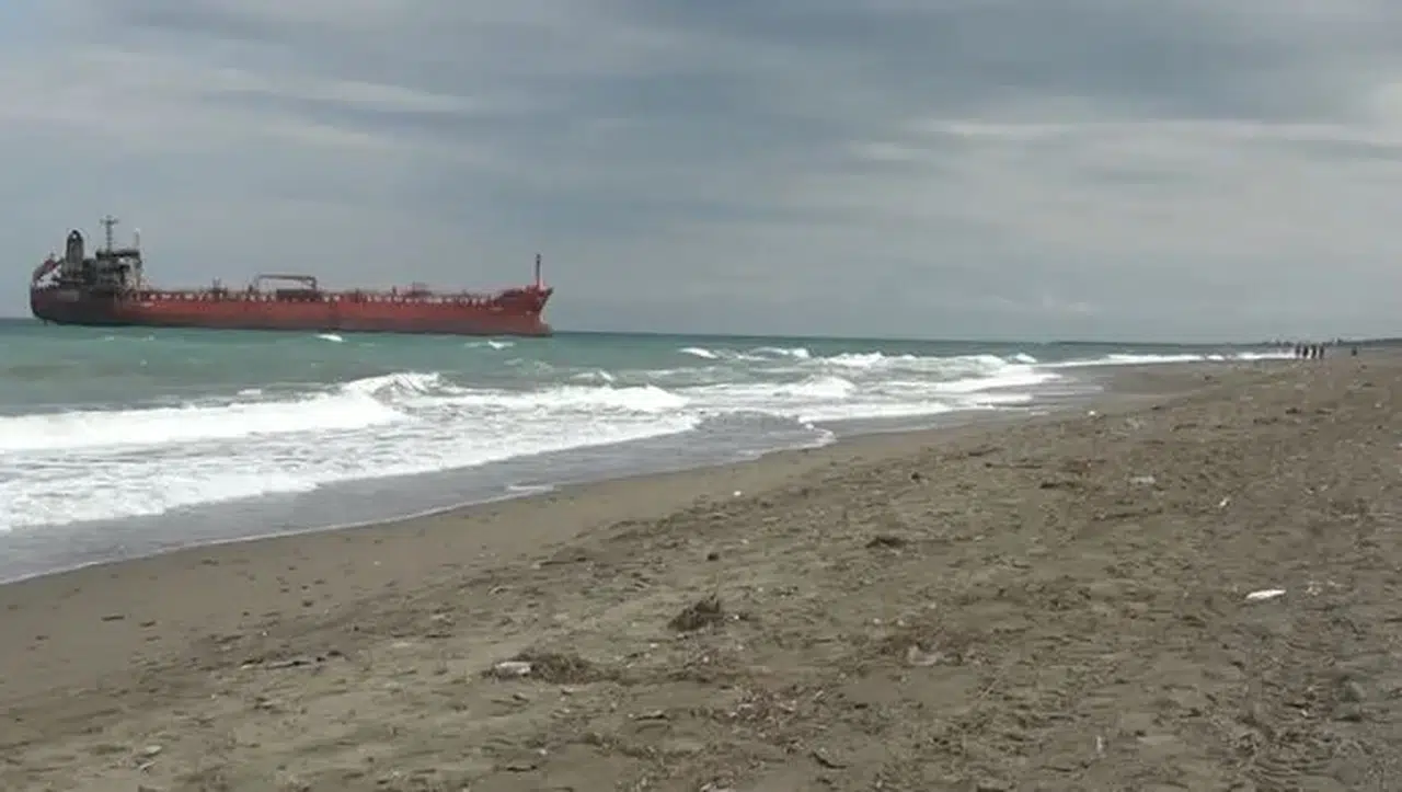 Karadeniz'de İHA saldırısına uğramıştı! Tanker Samsun'da karaya oturdu