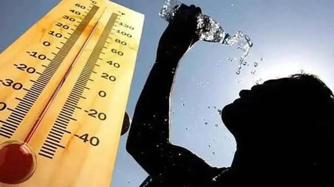 Yunanistan’da sıcak hava alarmı: Klimalı alanlar açıldı
