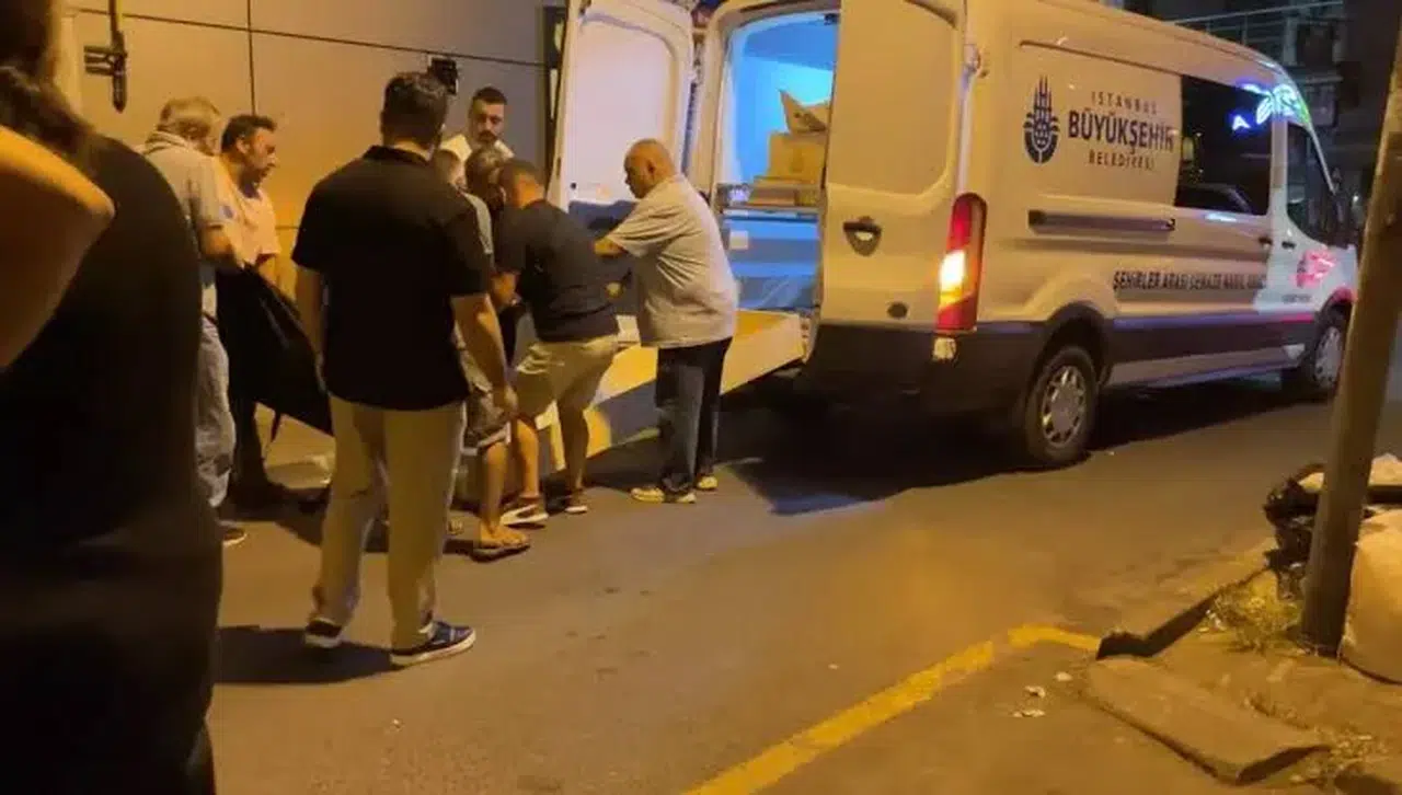 Şişli'de metruk binada erkek cesedi bulundu: Kötü koku üzerine ekipler çağrıldı