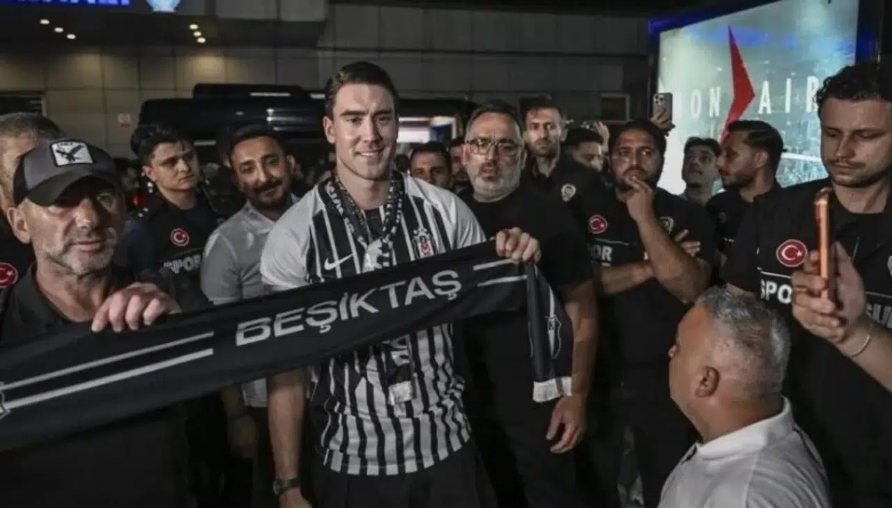 Beşiktaş’ın yeni yıldızı Vlahovic İstanbul’da! İlk sözleri olay oldu