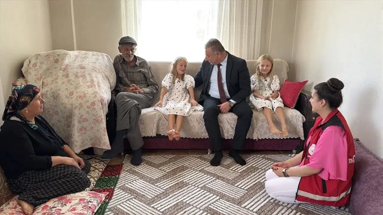 34 yıl sonra ikizlerine kavuşan Doğan ailesine anlamlı ziyaret