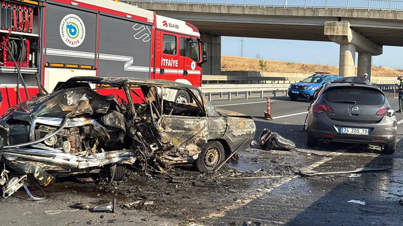 Çorlu’da iki otomobil çarpıştı: 1 kişi öldü, biri çocuk 2 kişi yaralandı