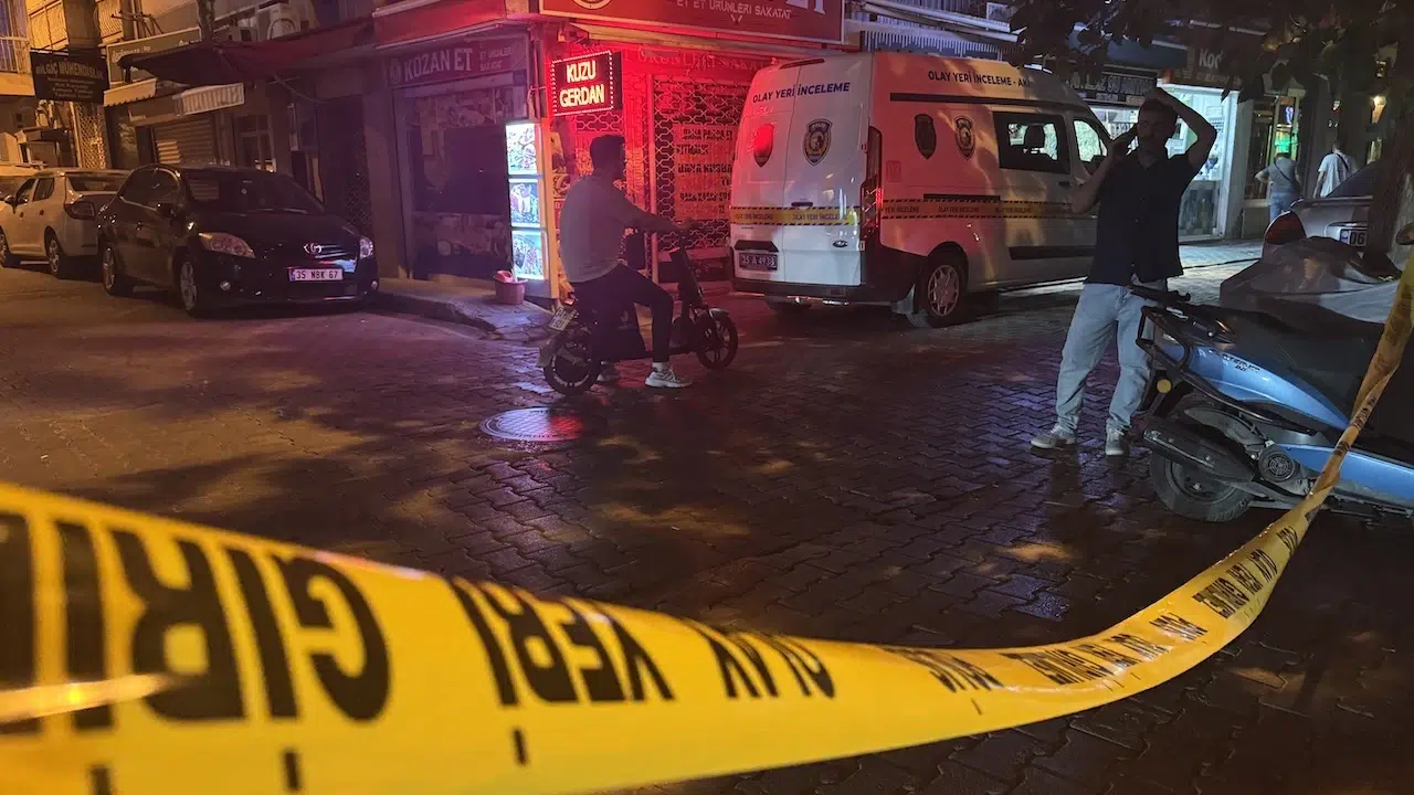 İzmir Karşıyaka’da silahlı kavga: 5 kişi yaralandı
