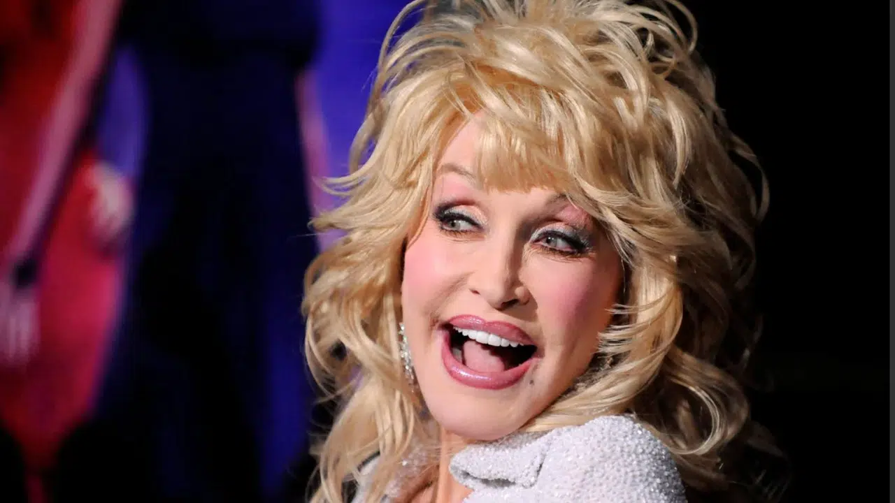 Country müziğinin efsane ismi Dolly Parton 80 yaşında kayatını kaybetti