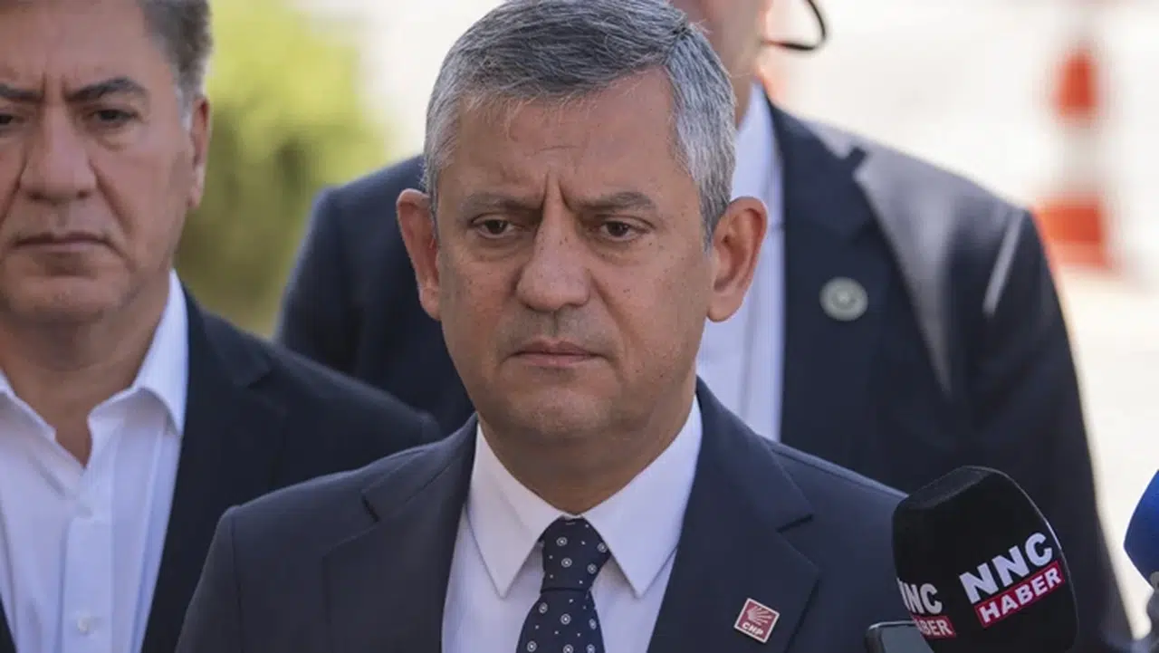 Özel’den istifa çağrısı: Darbecilerden, butlancılardan kurtulun Yeni Parti'ye buyurun