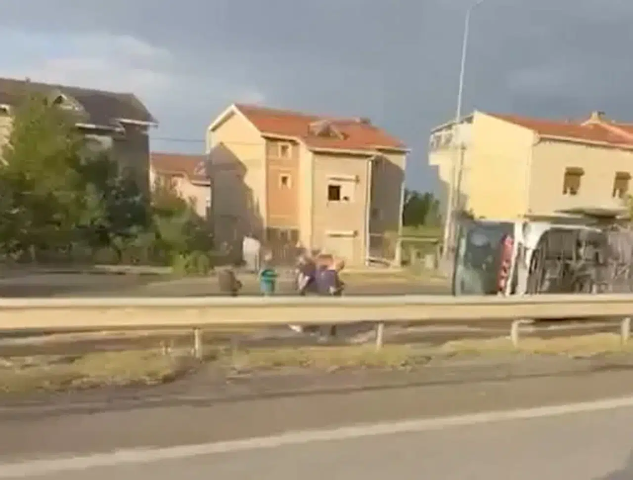 İstanbul’da personel servisi devrildi: 15 kişi yaralandı