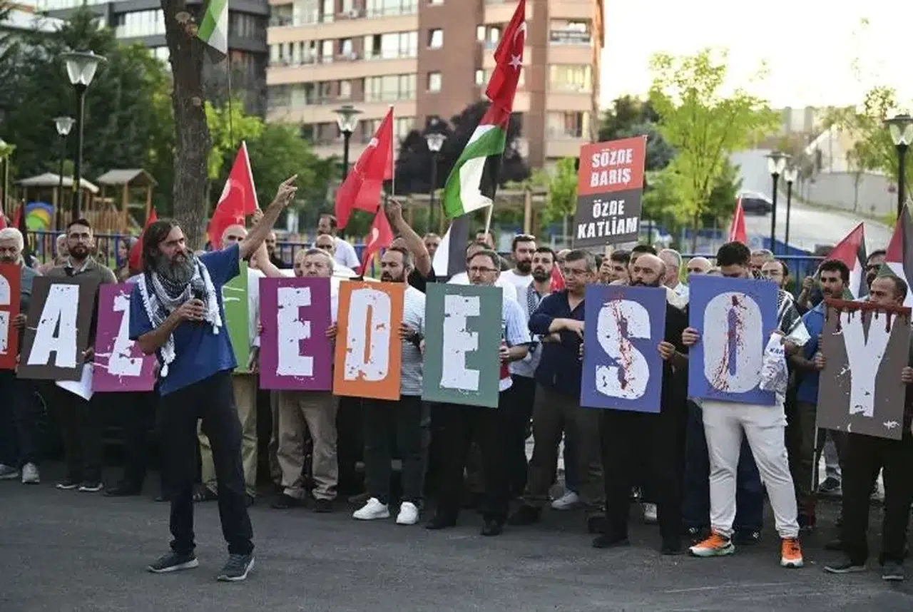 Ankara'da dikkat çeken Gazze protestosu! Netanyahu kuklasıyla gösteri yaptılar