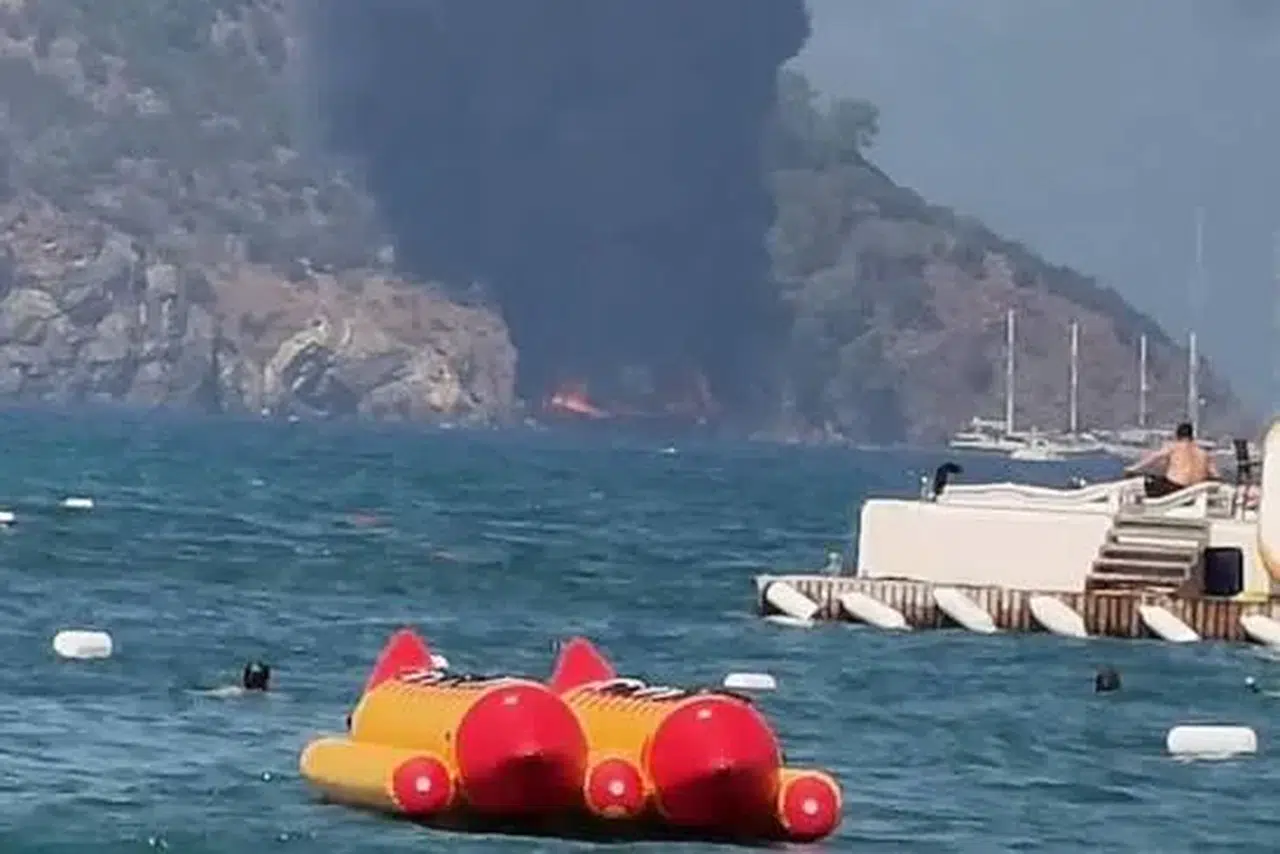 Fethiye'de korkutan yangın: Denize atlayan 115 yolcudan 15'i yaralandı