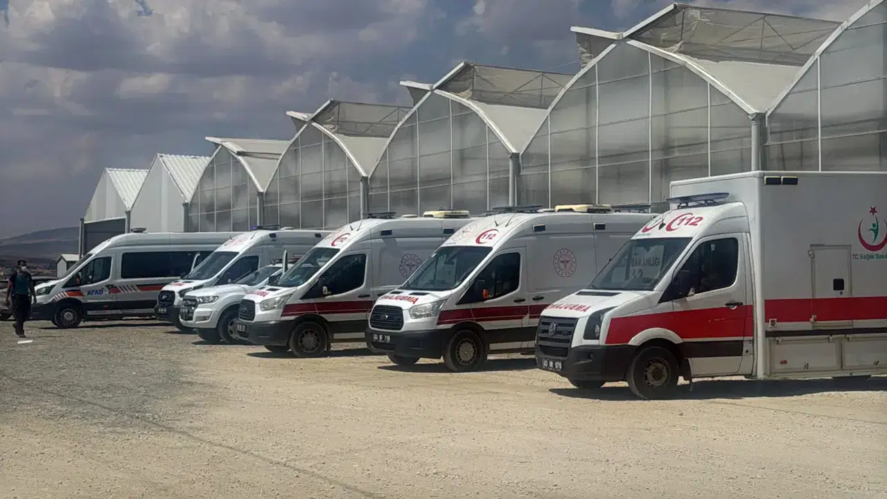 Afyonkarahisar'da ilaçlanan serada temizlik yapan 24 işçi hastanelik oldu