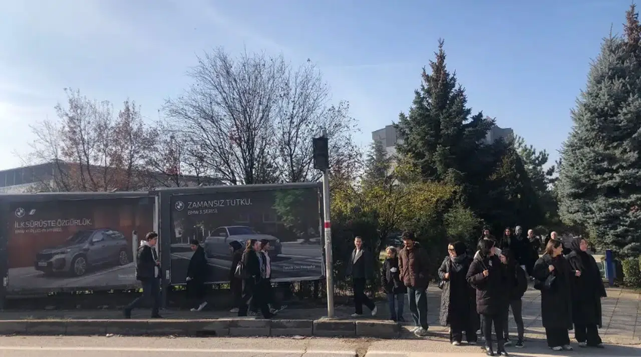 Eskişehir’de elektrik kesintisi: Trafik ışıklarını durdurdu