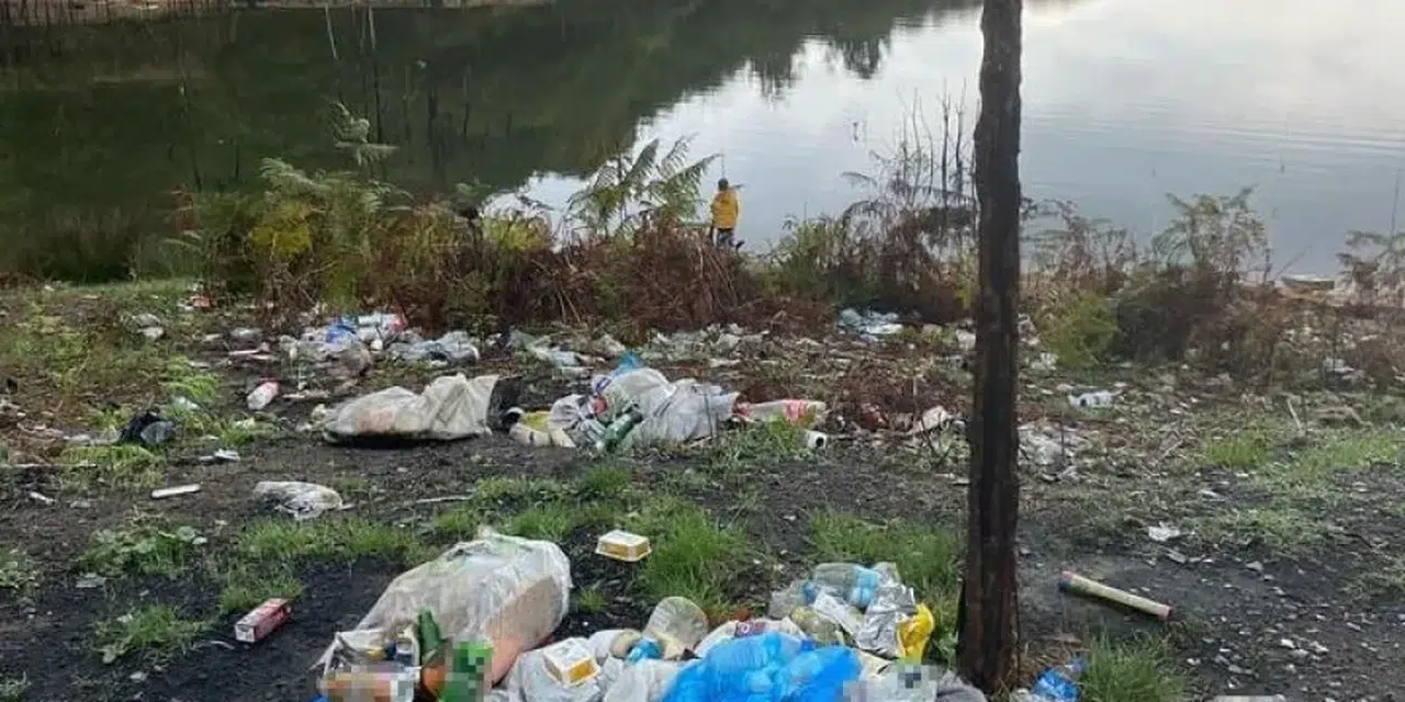 Kapıdağ Yarımadası'nda yol kenarları çöplerle doldu