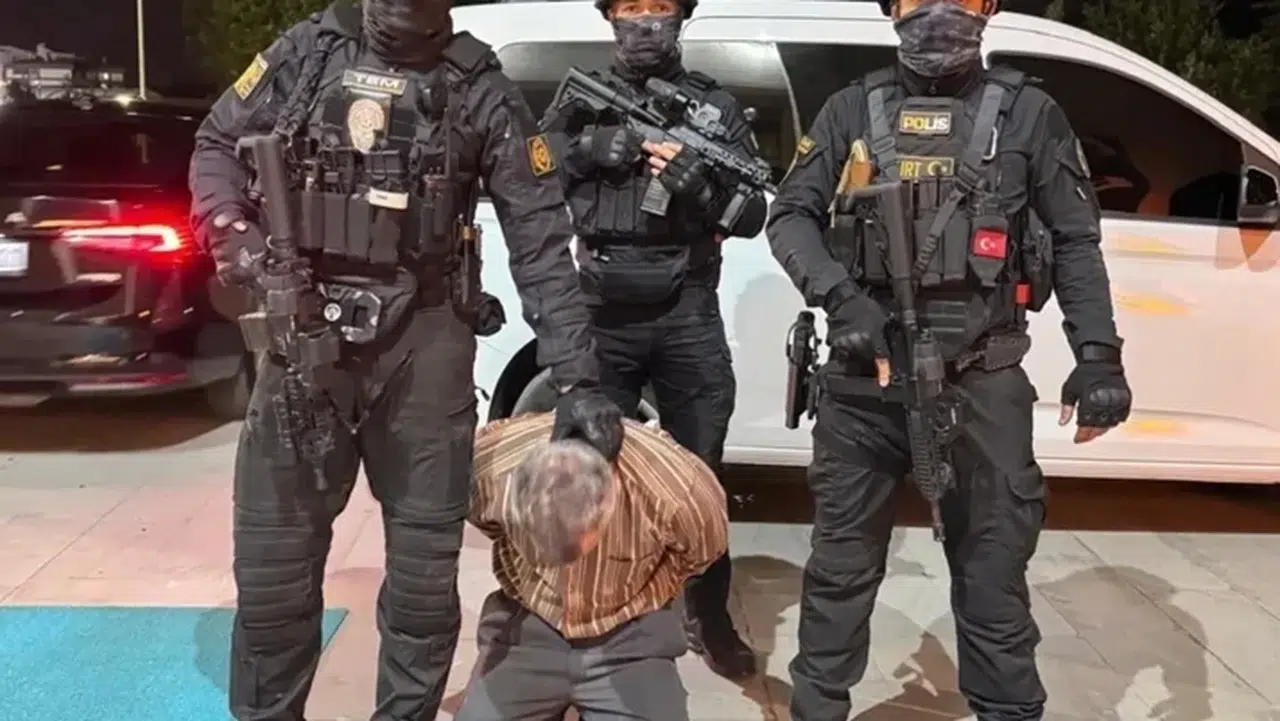 10 yıldır aranan firari eski yüzbaşı Afyonkarahisar'da yakalandı
