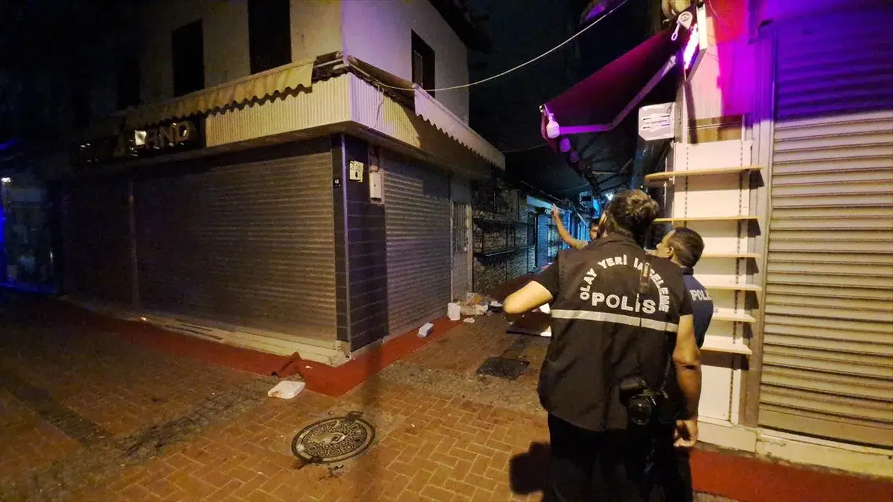 Kuşadası’nda silahlı kavga: 1'i çocuk 2 kişi yaralandı