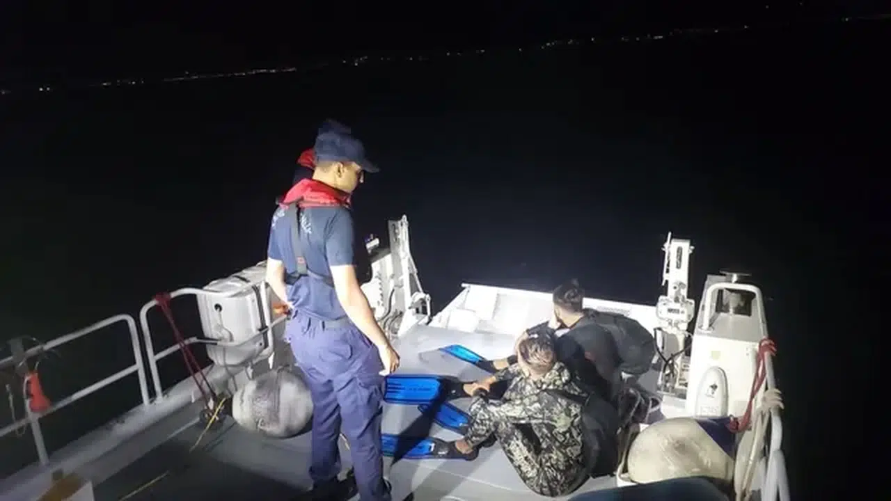 Bodrum açıklarından Yunan Adası'na yüzerek geçmeye çalışan 2 göçmen yakalandı