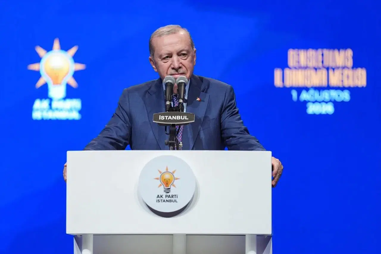 İstanbul'da üç ilçe belediye başkanı AK Parti'ye geçti