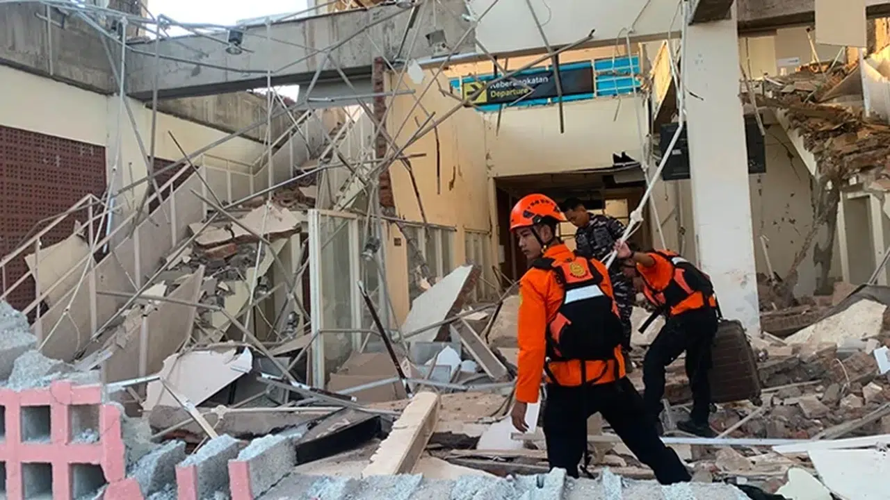 Endonezya depremi kaç kişi öldü, tsunami oldu mu? Flores'te saatlere karşı yarış