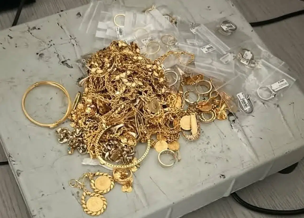 Gurbetçi ailenin aracında 603 gram altın takı ele geçirildi