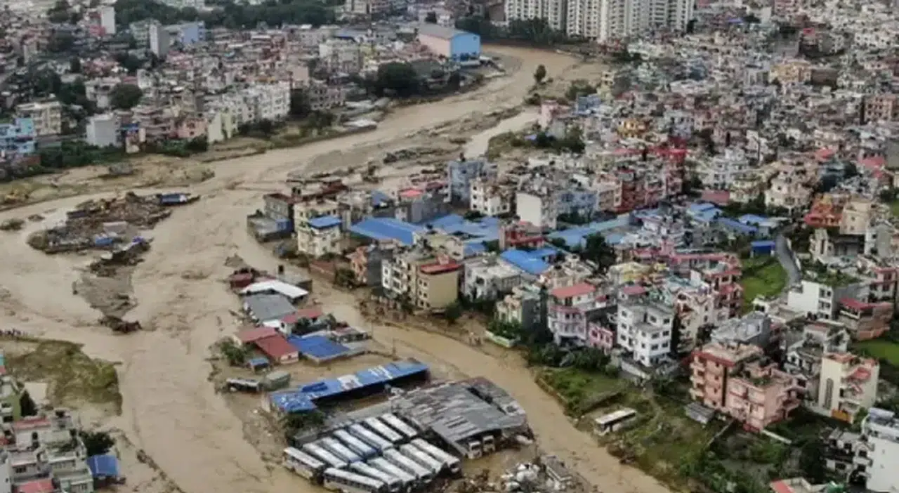 Nepal’de sel felaketi: Hayatını kaybedenlerin sayısı 17’ye yükseldi